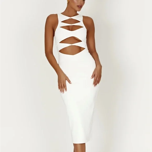 【関税込み】Chloe Abito maxi con dettagli cut-out Chloe Cut Out Maxi Dress - Black | Fashion Nova